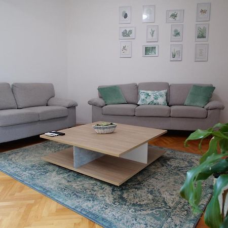Arena Apartment With 3 Bedrooms In The City Center Pula Bagian luar foto