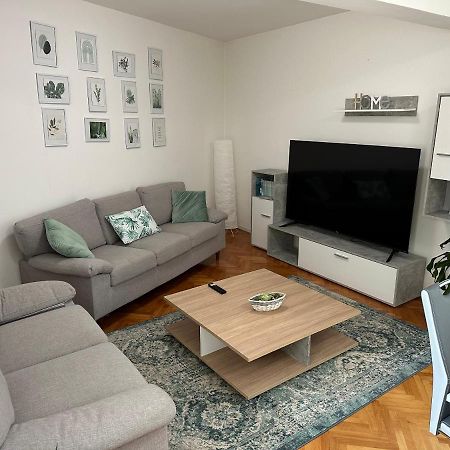 Arena Apartment With 3 Bedrooms In The City Center Pula Bagian luar foto