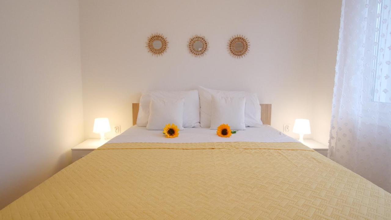 Arena Apartment With 3 Bedrooms In The City Center Pula Bagian luar foto