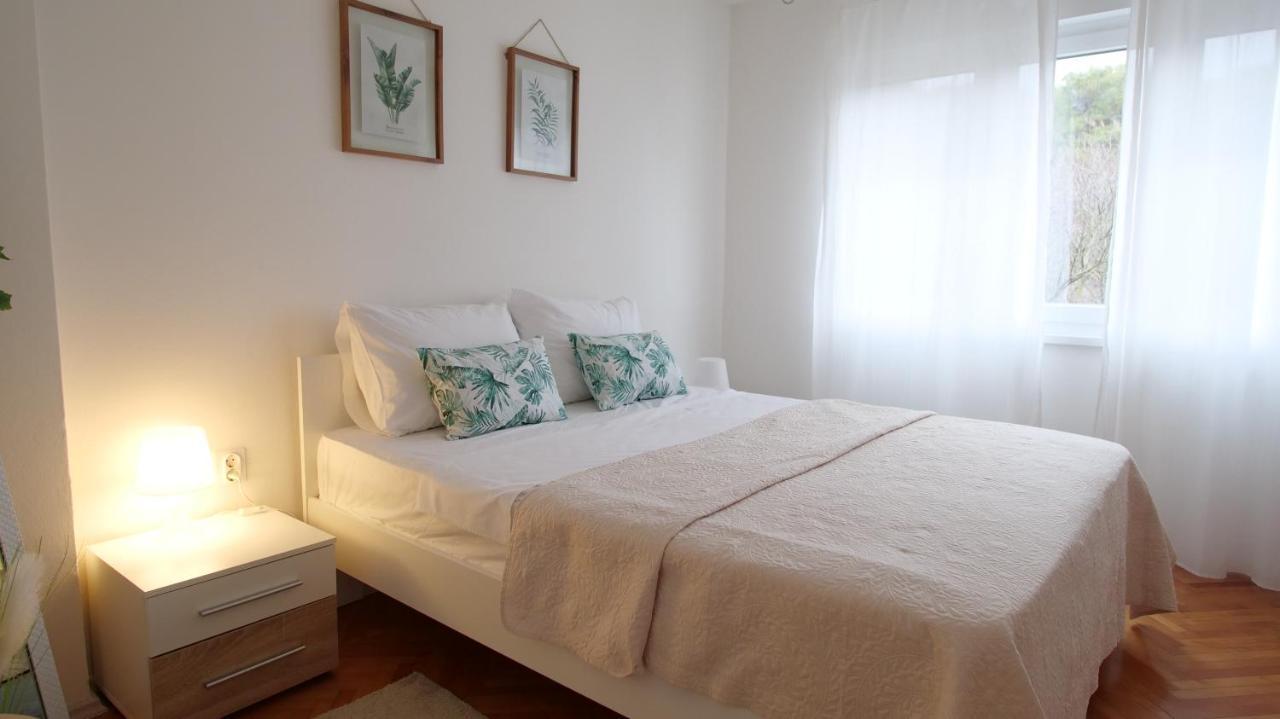 Arena Apartment With 3 Bedrooms In The City Center Pula Bagian luar foto