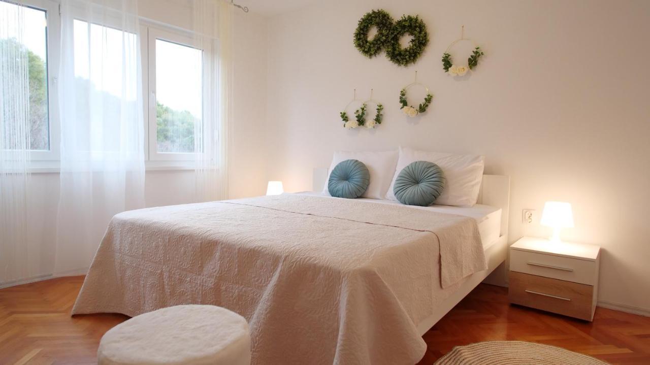 Arena Apartment With 3 Bedrooms In The City Center Pula Bagian luar foto