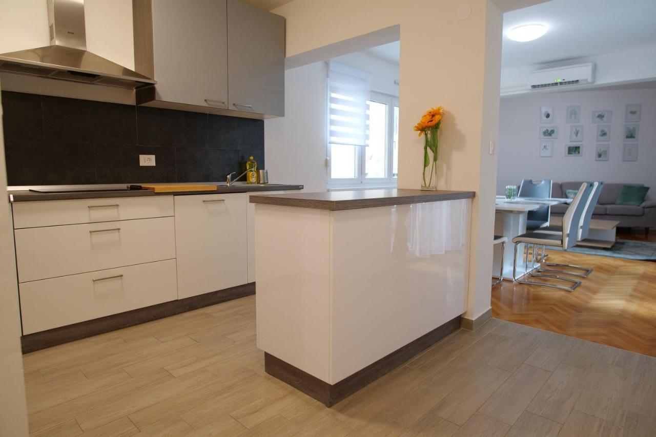 Arena Apartment With 3 Bedrooms In The City Center Pula Bagian luar foto