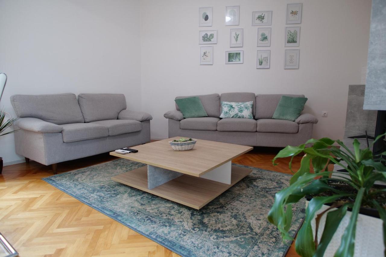 Arena Apartment With 3 Bedrooms In The City Center Pula Bagian luar foto