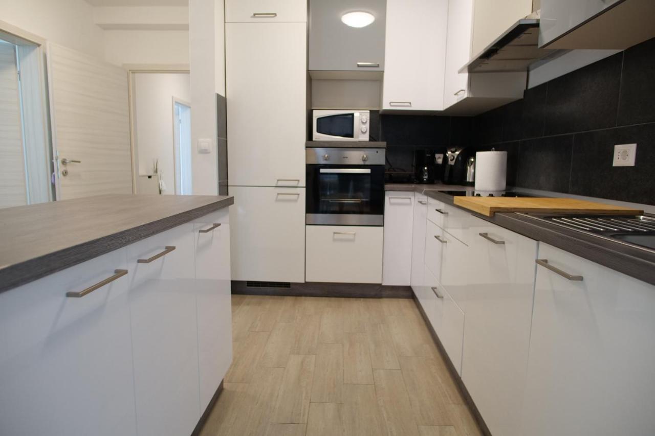 Arena Apartment With 3 Bedrooms In The City Center Pula Bagian luar foto