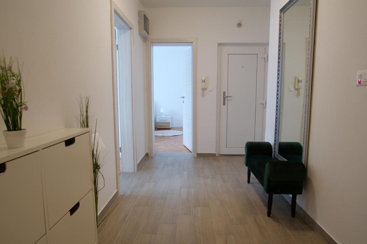 Arena Apartment With 3 Bedrooms In The City Center Pula Bagian luar foto